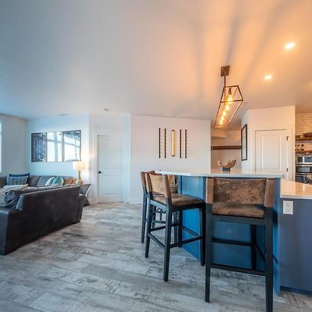Fully Renovated Ski-In/Out Loft With Private Hot Tub! Golden Dış mekan fotoğraf